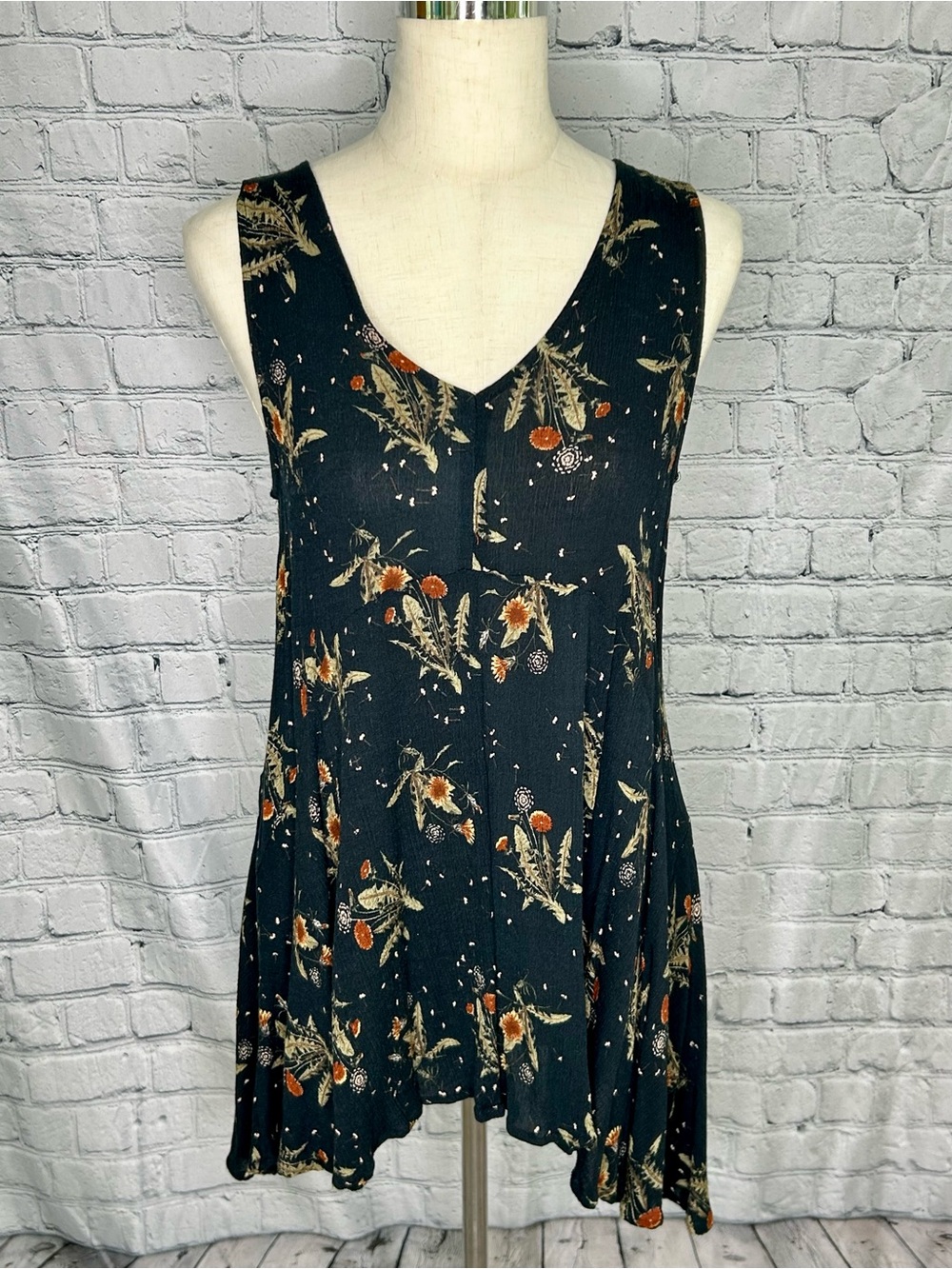 mittoshop Black Floral V-Neck Tunic with Rust and Cream Accents Small